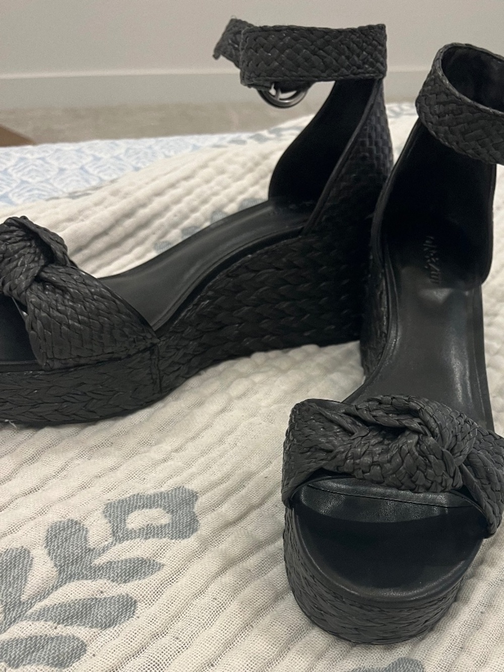Black wedges